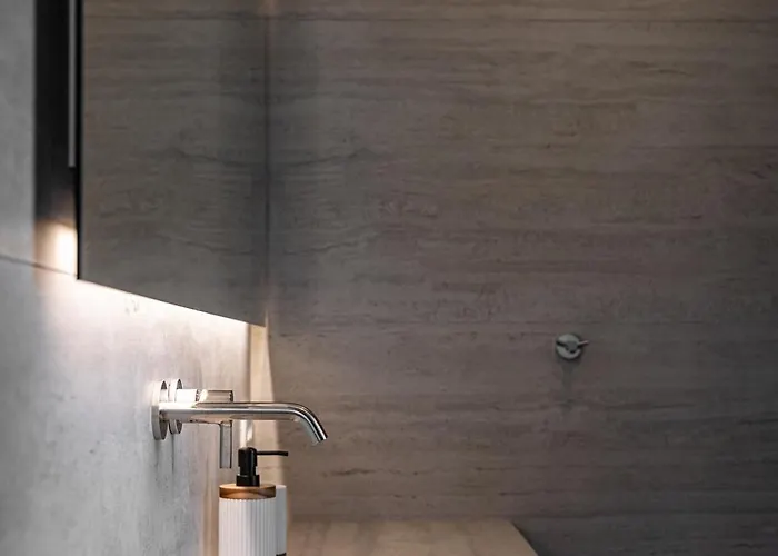 Aurea كاتو ذاراتسو