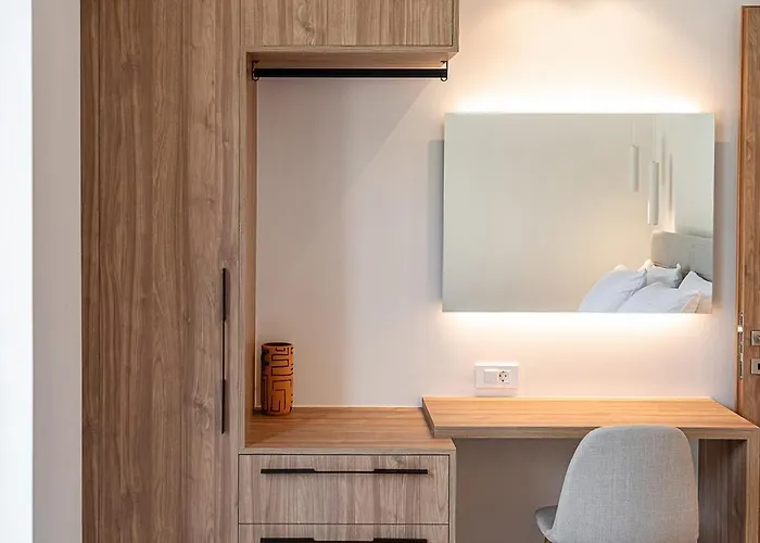 Aurea فيلة كاتو ذاراتسو